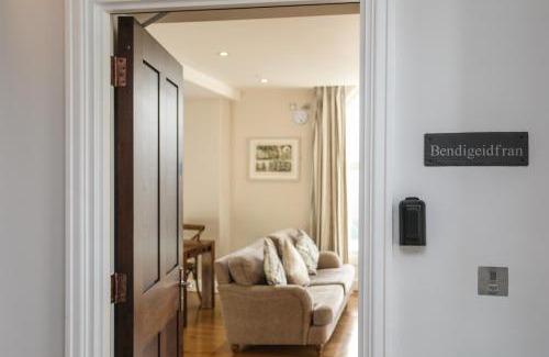 Harlech House | Family-Friendly Harlech Apartments - Highly Rated 4-Star Stay