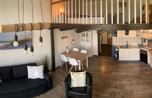 Altfunnixsiel Apartment | Delightful Harlequartier Apartment by the Jetty in Carolinensiel