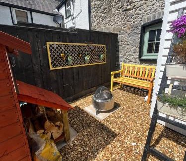 Llangernyw House | Harlequin Cottage