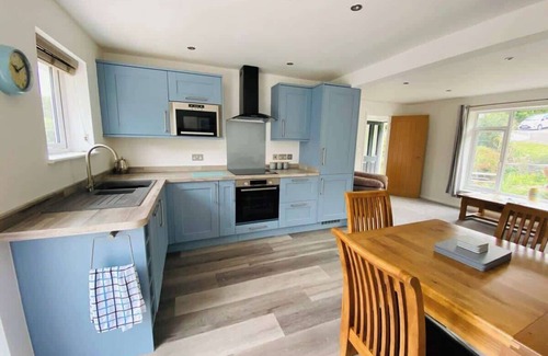 Mousehole House | Harlowe~Mousehole Hideaway~two bed with parking