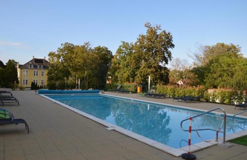 Balatonfoldvar Apartment | Exceptional Harmónia Apartman with Oceanfront Views