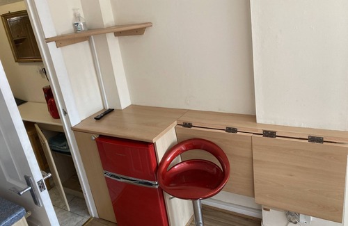 Chapeltown Apartment | Cozy Harman Suites: Enjoy Breakfast & Family-Friendly Stays