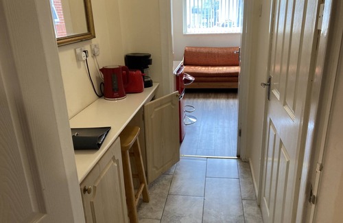 Chapeltown Apartment | Cozy Harman Suites: Enjoy Breakfast & Family-Friendly Stays