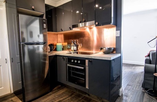 Katoomba Apartment | Stylish Harmonica Apartment with Breakfast & Child-Friendly Amenities