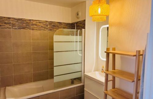 Bezannes Apartment | Inviting Stay at Harmonieux Bezannes with Family-Friendly Amenities