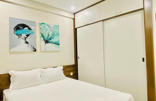 Tay Ho Apartment | Pet-Friendly Harmony: 2Br View at Hồ Tây, Rated 9/10