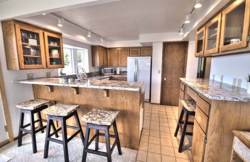 Yachats House | Oceanfront Escape with Pet-Friendly Amenities & Hot Tub
