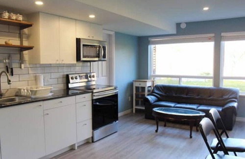 West Porpoise Bay Apartment | Guest Rated 10/10: Harmony B&B with Oceanfront Views