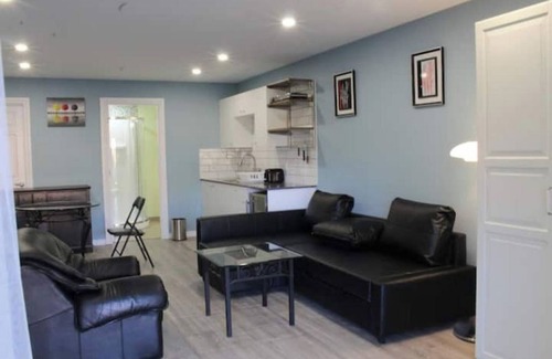 West Porpoise Bay Apartment | Guest Rated 10/10: Harmony B&B with Oceanfront Views
