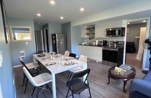 West Porpoise Bay Apartment | Guest Rated 10/10: Harmony B&B with Oceanfront Views