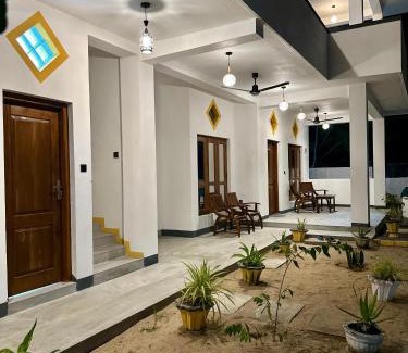 Pottuvil Division 2 House | Pet-Friendly Harmony Beach Hotel with Oceanfront Views