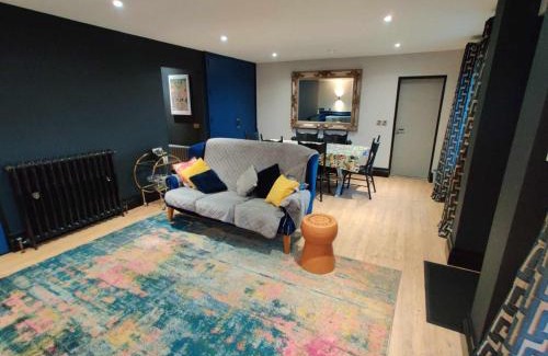 Londonderry House | Welcoming Harmony Cottage: Child-Friendly Retreat Rated 9.8