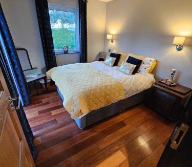 Londonderry House | Welcoming Harmony Cottage: Child-Friendly Retreat Rated 9.8
