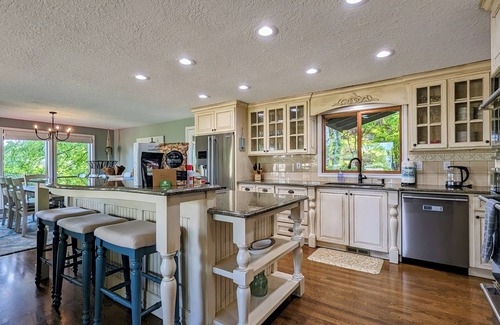 Sherwood House | Tranquil Harmony Estate: Perfect Retreat Near Wine Country