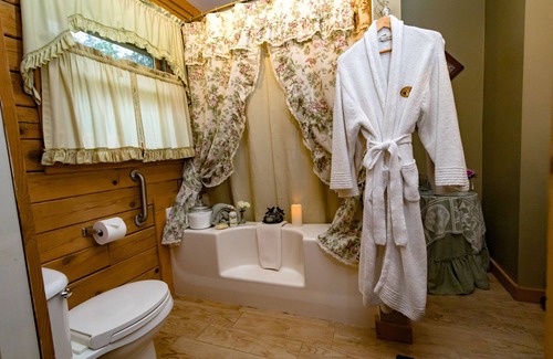 Arrington Bed & Breakfast | Experience Harmony Hill B&B: Rated 9.4/10 with Spa Access