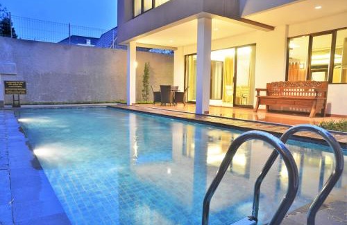 Bandung Villa | Private Pool Retreat at Cemara Villa - Rated 10/10!