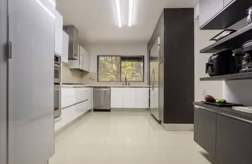 Buenos Aires House | Relax at Harmony Home: Pet-Friendly with Spa & Hot Tub