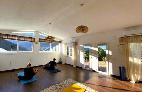 Los Cortijillos House | Relaxing Harmony Home with Ocean View and Spa Amenities