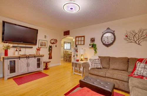 Harmony House | Cozy Home with Fire Pit, 5 Miles to Niagara Cave