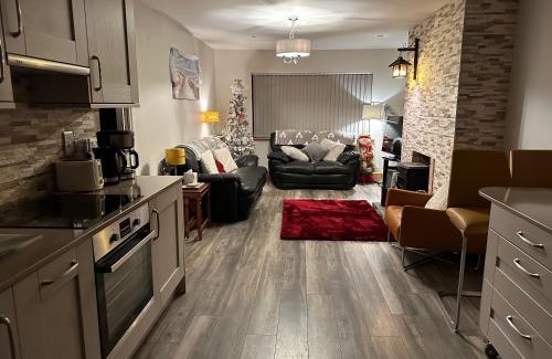 Tramore House | Inviting Harmony House: Beach & Lake Retreat for Families