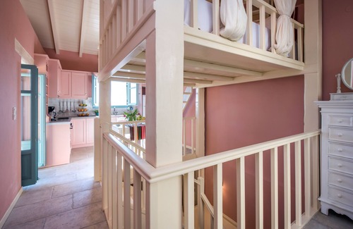 Ano Korakiana Apartment | Harmony House: Pet-Friendly Getaway with Family Amenities