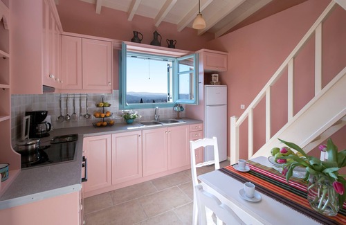 Ano Korakiana Apartment | Harmony House: Pet-Friendly Getaway with Family Amenities