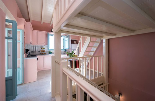 Ano Korakiana Apartment | Harmony House: Pet-Friendly Getaway with Family Amenities