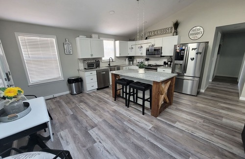 Hemlock House | Harmony House: Pet-Friendly Oasis with Spa and Pool
