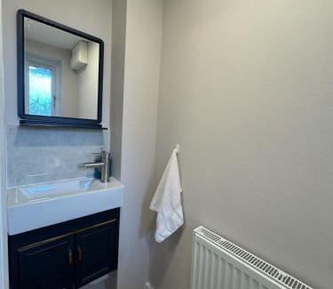 Bicester House | Welcoming Harmony in Bicester - Family-Friendly Retreat