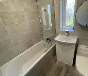 Bicester House | Welcoming Harmony in Bicester - Family-Friendly Retreat