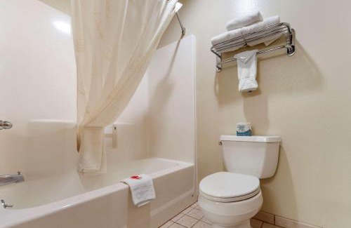 Valentine Hotel | Pet-Friendly Harmony Inn & Suites - Ideal for Families
