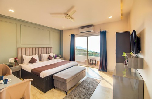 Gureghar Hotel | Inviting Harmony Palace: Family-Friendly with Breakfast Included