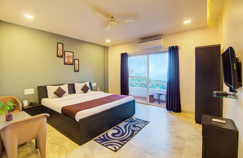 Gureghar Hotel | Inviting Harmony Palace: Family-Friendly with Breakfast Included