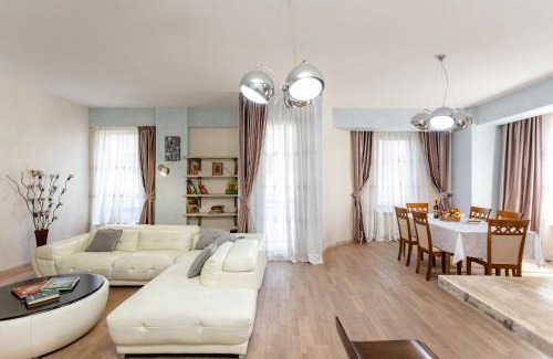 mtatsminda Apartment | Experience Harmony Place: 4-Star Comfort & Family-Friendly Amenities
