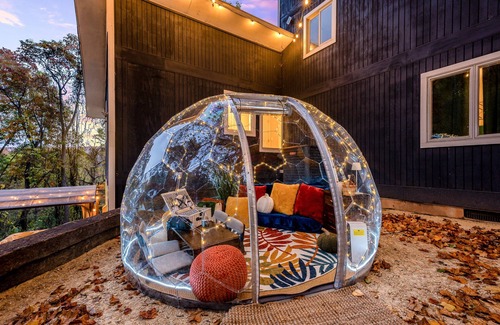 Front Royal House | Relax at Harmony Ridge Hideaway: Hot Tub & Sauna Retreat