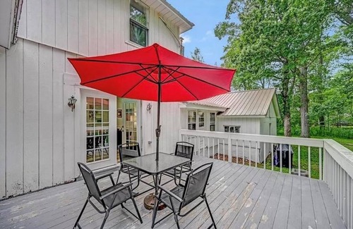 Mount Pocono House | Top-Rated Harmony Suites II: Family & Pet Friendly Stay
