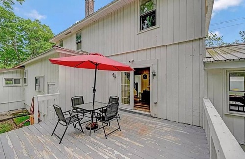Mount Pocono House | Top-Rated Harmony Suites II: Family & Pet Friendly Stay