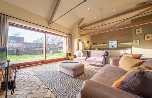 Tittleshall House | Harnser Barn: Family and Pet-Friendly Getaway Awaits