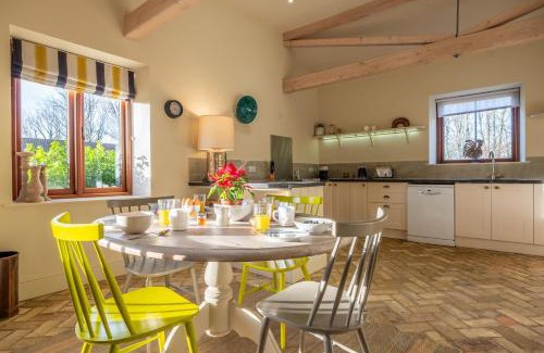 Tittleshall House | Harnser Barn: Family and Pet-Friendly Getaway Awaits