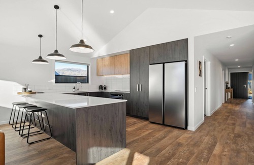 Lowburn House | Harper on Hadley - Cromwell Holiday Home