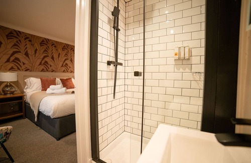 Lower Swanwick Hotel | Experience Comfort at Harper's Steakhouse with Rooms