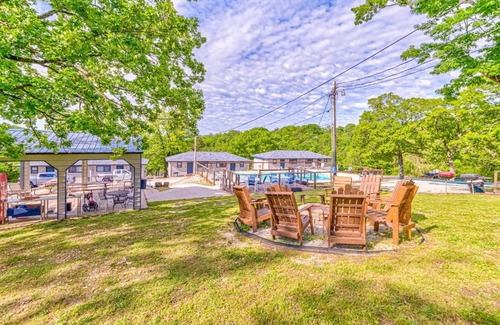 Kimberling City Resort | Relax at Harper Valley Resort - Family-Friendly Getaway