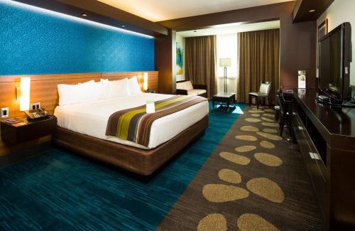Cherokee Hotel | Relax at Harrah's Cherokee Casino Resort with Pool & Spa