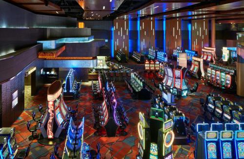 Cherokee Hotel | Relax at Harrah's Cherokee Casino Resort with Pool & Spa