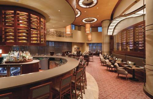 Cherokee Hotel | Relax at Harrah's Cherokee Casino Resort with Pool & Spa