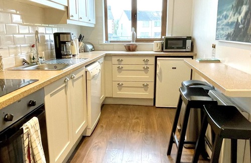 Dingle House | Harriet's Cottage: Cozy Rowhouse by Downtown Dingle