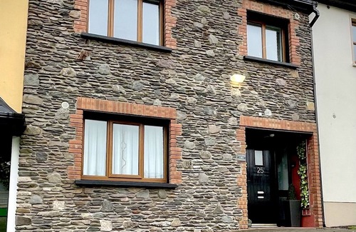 Dingle House | Harriet's Cottage: Cozy Rowhouse by Downtown Dingle