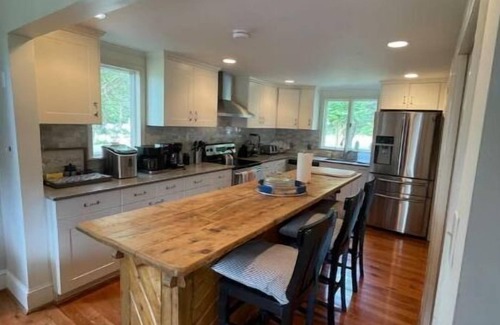 St. Michaels House | Harris Cottage. Charming waterfront with pool!