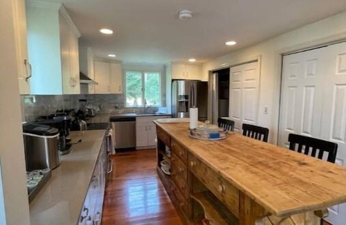 St. Michaels House | Harris Cottage. Charming waterfront with pool!