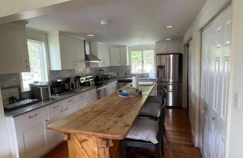 St. Michaels House | Harris Cottage. Charming waterfront with pool!
